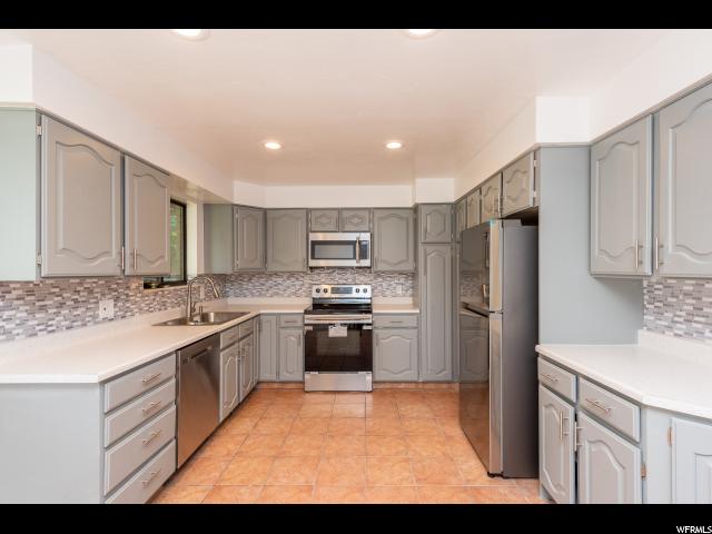 305 E Briarwood Dr N, Centerville, UT 84014 — photo 6