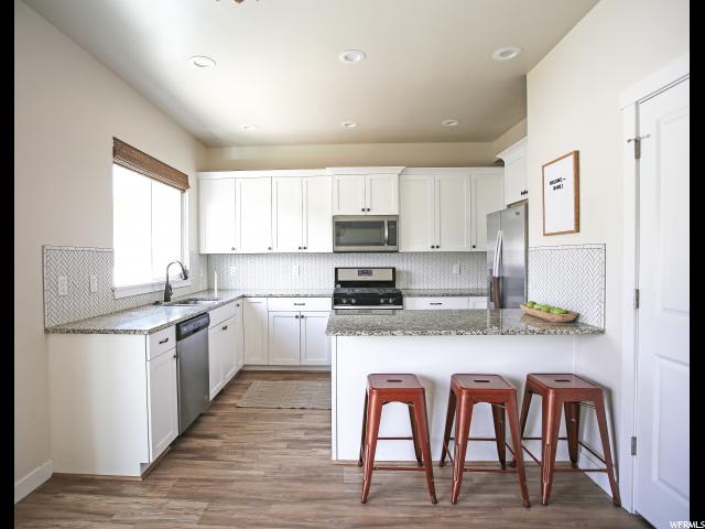1385 E Primrose Ct, Layton, UT 84040 — photo 2