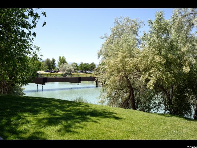 22 Plaza Ct #10, Stansbury Park, UT 84074