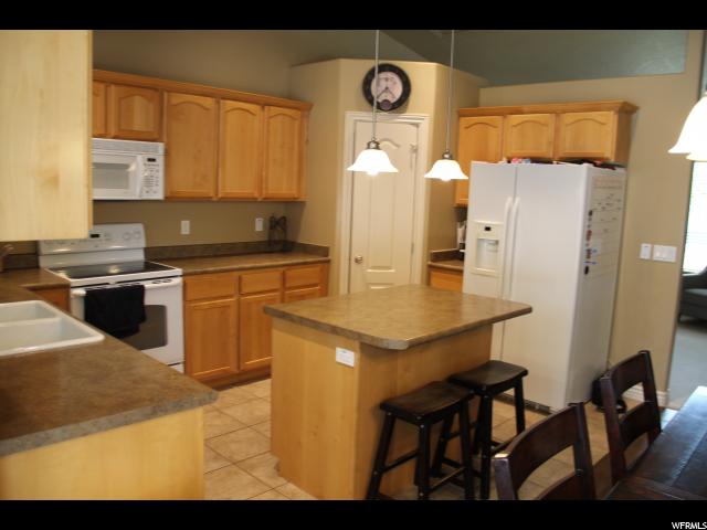 216 E 1525 N, Layton, UT 84041 — photo 10