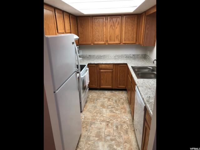 810 E Gatewood Dr, Sandy, UT 84094 — photo 4