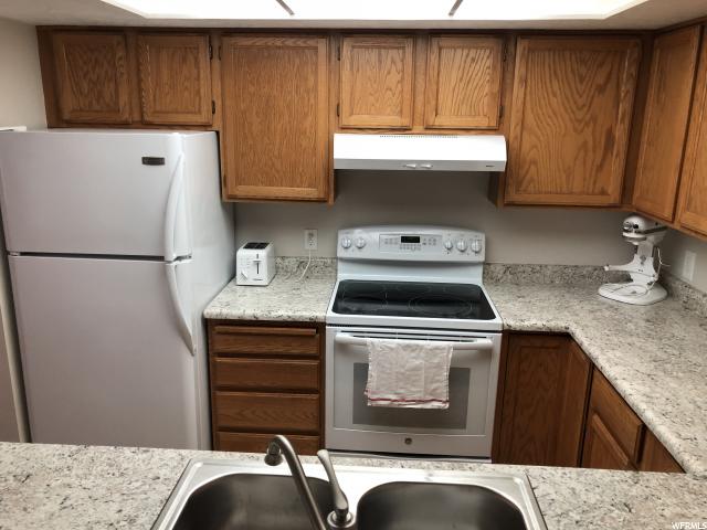 810 E Gatewood Dr, Sandy, UT 84094 — photo 3