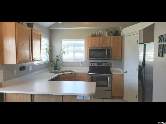 798 W 1300 N, Clinton, UT 84015 — photo 2