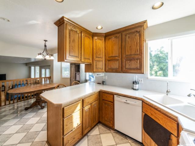 948 W 1220 N, Clinton, UT 84015 — photo 3