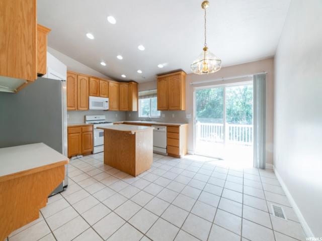2178 N 2070 W, Clinton, UT 84015 — photo 6