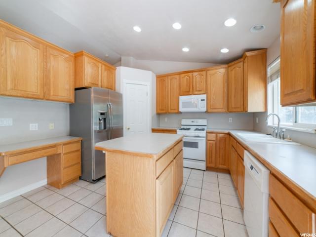 2178 N 2070 W, Clinton, UT 84015 — photo 5