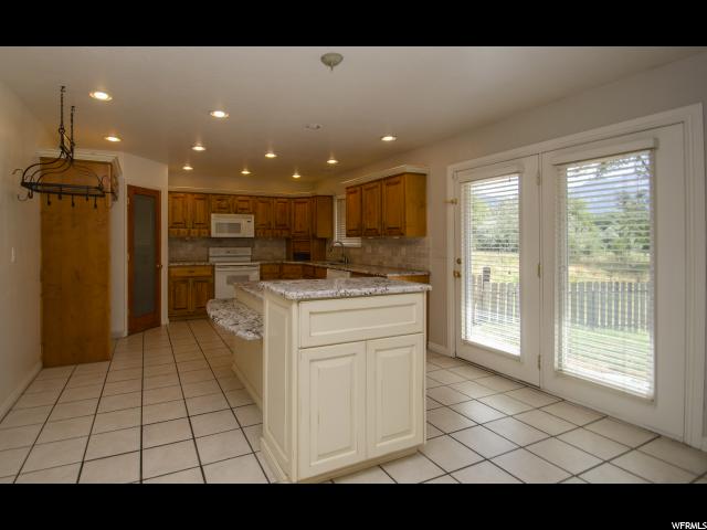 155 E Larsen Ln, Harrisville, UT 84404 — photo 5