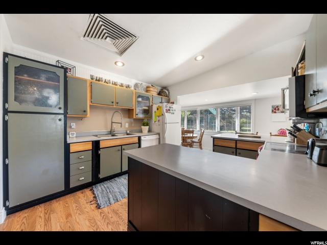 570 E 400 S, Centerville, UT 84014 — photo 2
