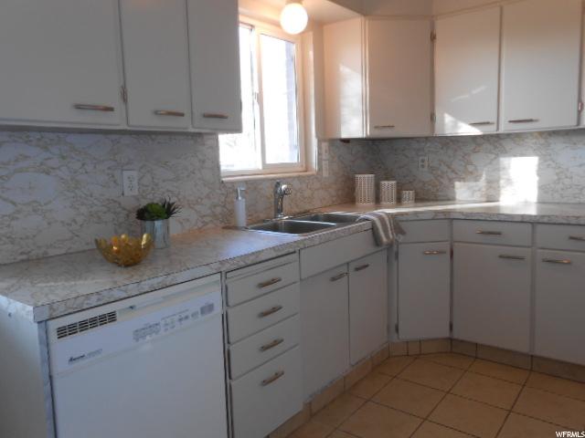 363 E Marilyn Dr, Clearfield, UT 84015 — photo 3