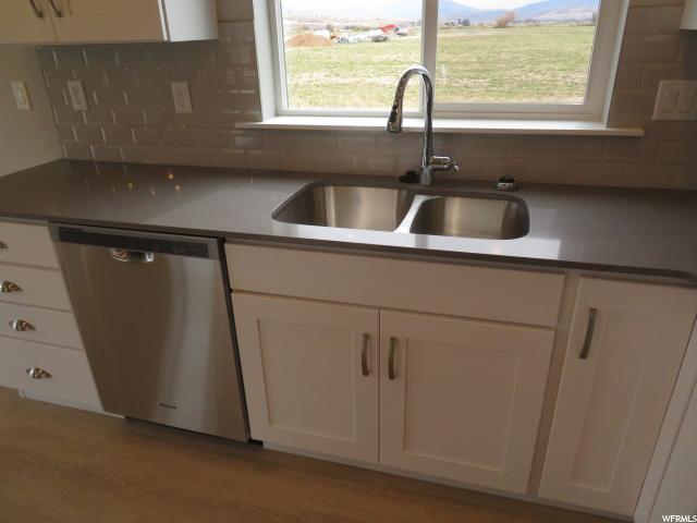 497 S 690 E, Hyrum, UT 84319 — photo 4