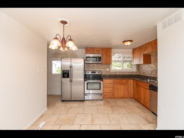 905 E Birch St S, Clearfield, UT 84015 — photo 2