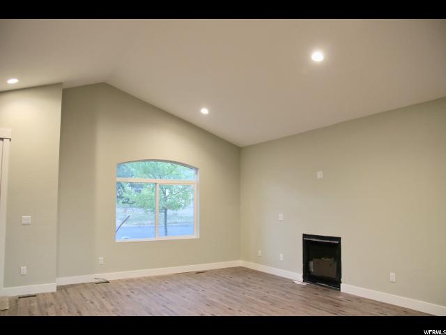 857 E Oak Ct, Tooele, UT 84074 — photo 2
