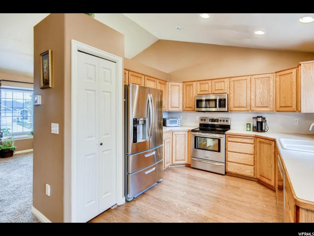 688 W 2050 N, Clinton, UT 84015 — photo 8
