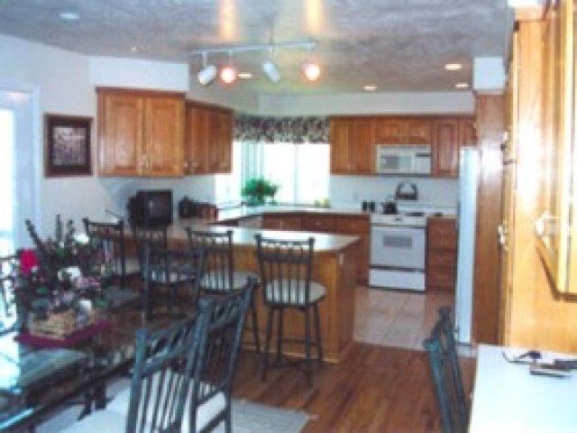 987 Foxhill Rd, North Salt Lake, UT 84054 — photo 3