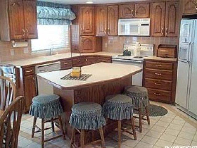 639 Oakview Ln, Bountiful, UT 84010 — photo 2
