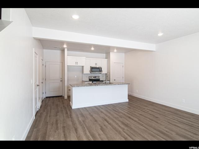 335 S 1580 E, Hyrum, UT 84319 — photo 9