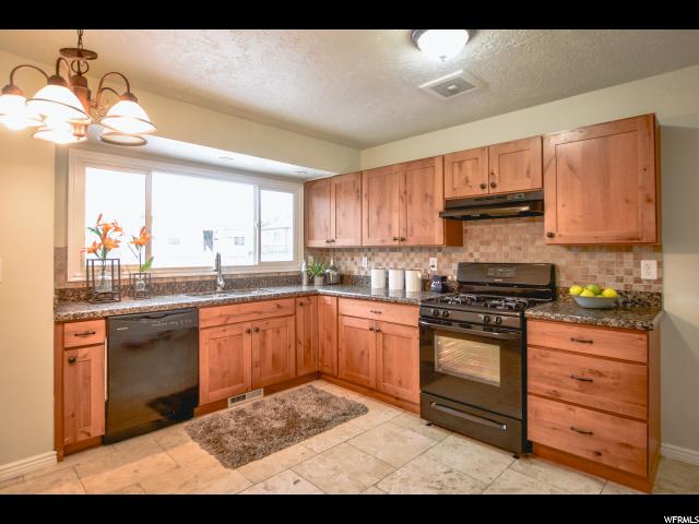 250 S Lakeview Dr, Clearfield, UT 84015 — photo 9