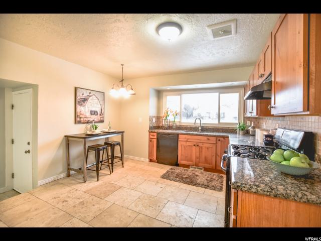 250 S Lakeview Dr, Clearfield, UT 84015 — photo 8