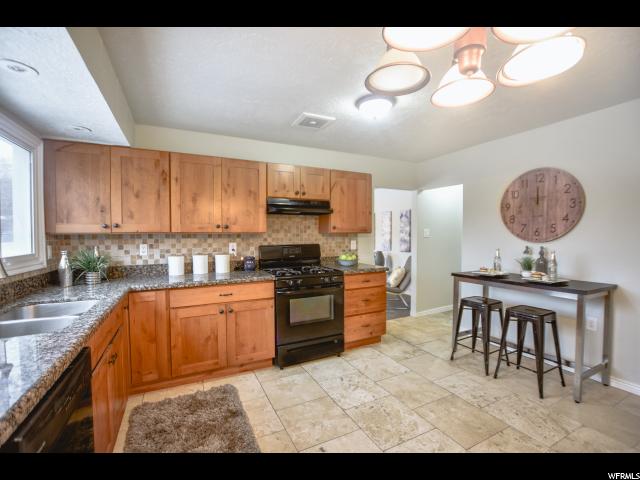 250 S Lakeview Dr, Clearfield, UT 84015 — photo 10