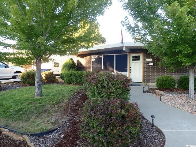 10425 S Carnation Dr E, Sandy, UT 84094 — photo 2