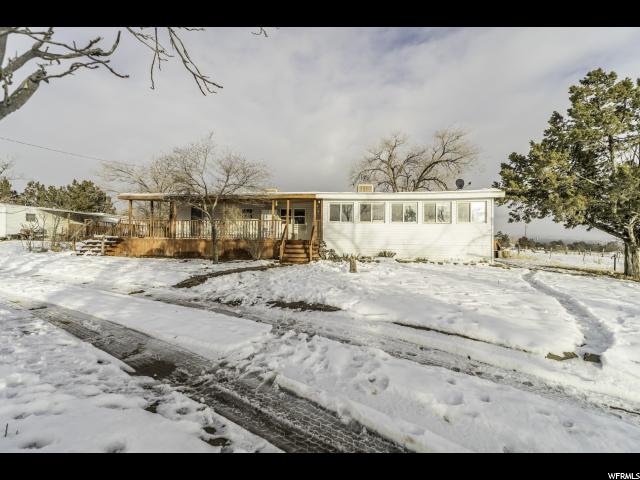 27 E SANDY LN