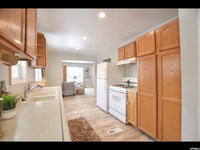 296 S Lakeview Dr, Clearfield, UT 84015 — photo 8