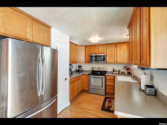 9569 S Flint Dr E, Sandy, UT 84094 — photo 5