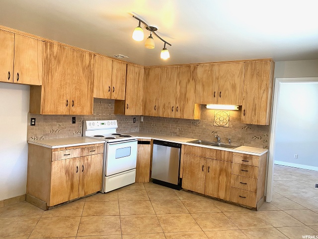 255 E Chimes View Dr, South Ogden, UT 84405 — photo 3