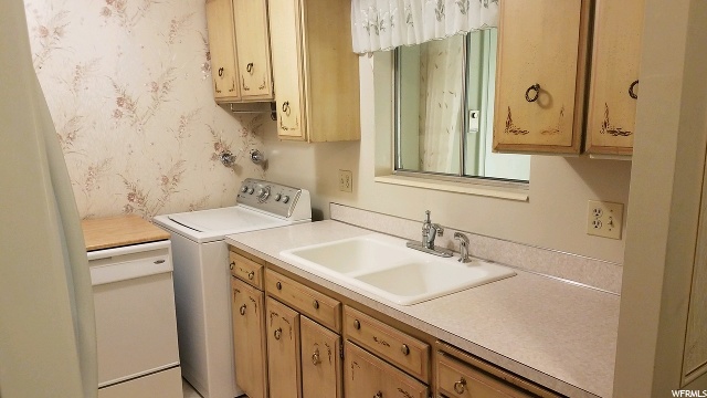 2367 Chateau Dr, Roy, UT 84067 — photo 9
