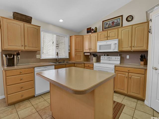 1592 N 2615 W, Clinton, UT 84015 — photo 6