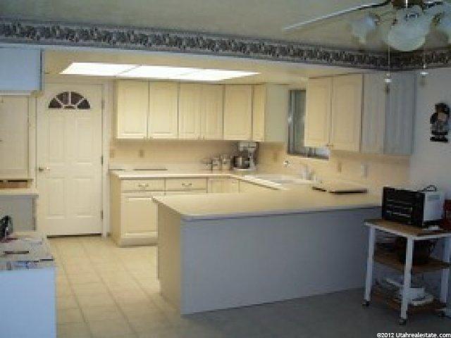 1415 Valhalla Dr, Clearfield, UT 84015 — photo 2