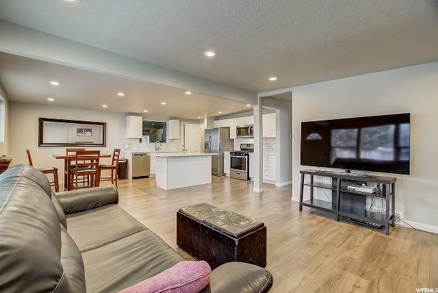 911 E Carnation Dr, Sandy, UT 84094 — photo 9