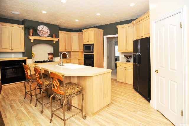 1798 E Meadow Creek Ln, Ogden, UT 84403 — photo 9