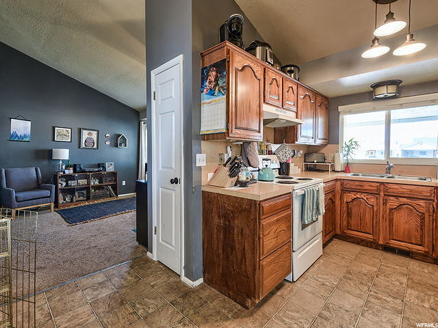 4622 S 3850 W, Roy, UT 84067 — photo 2