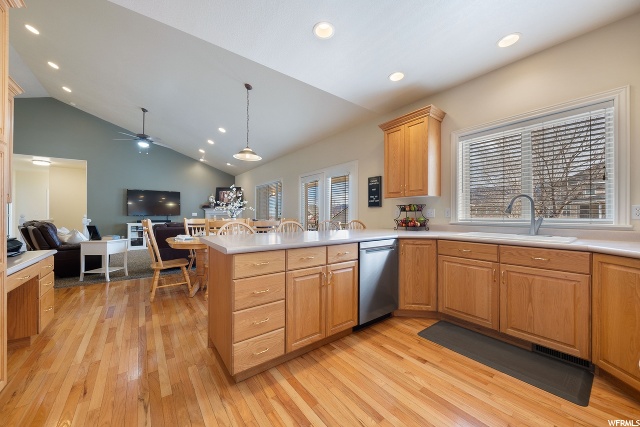 251 Canyon Rd, Bountiful, UT 84010 — photo 8