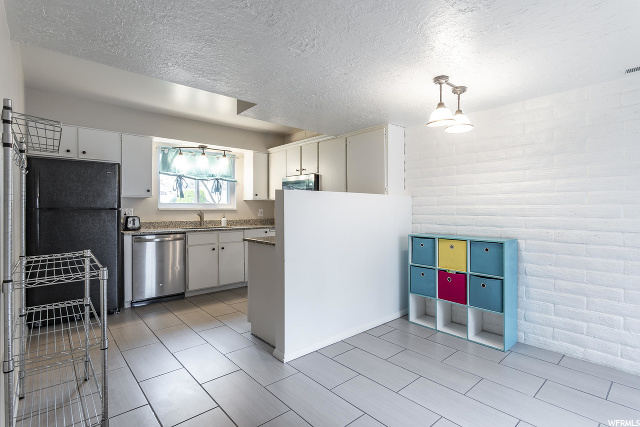 7907 S Harvel Dr E, Sandy, UT 84070 — photo 6
