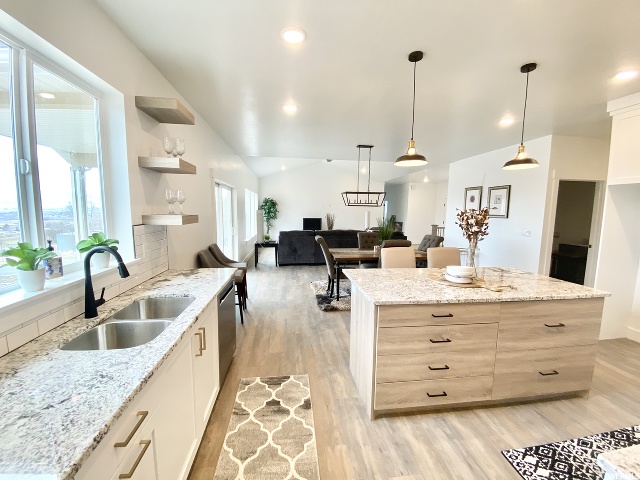 560 E Center St, Millville, UT 84326 — photo 2