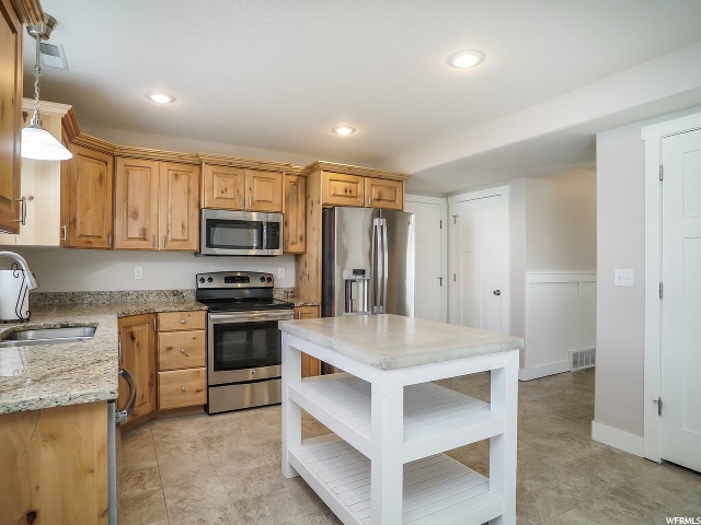 928 Willow Brook Ln, Pleasant View, UT 84414 — photo 9