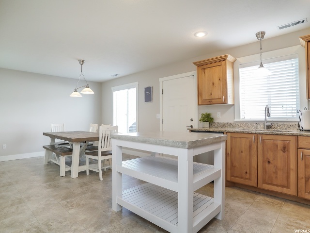 928 Willow Brook Ln, Pleasant View, UT 84414 — photo 10