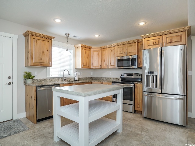 928 Willow Brook Ln, Pleasant View, UT 84414 — photo 8