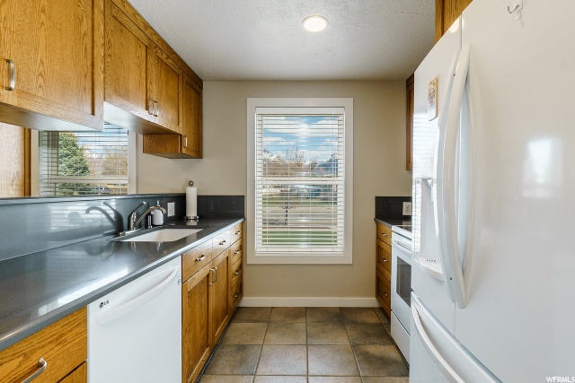 9864 S Darin Dr, Sandy, UT 84070 — photo 11
