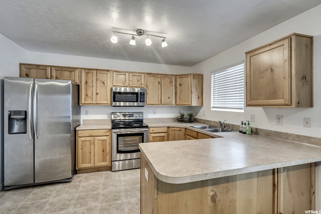 2072 N 550 W, Clinton, UT 84015 — photo 7
