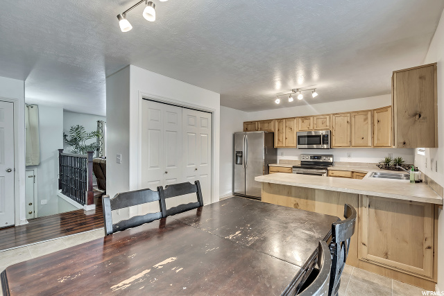 2072 N 550 W, Clinton, UT 84015 — photo 6