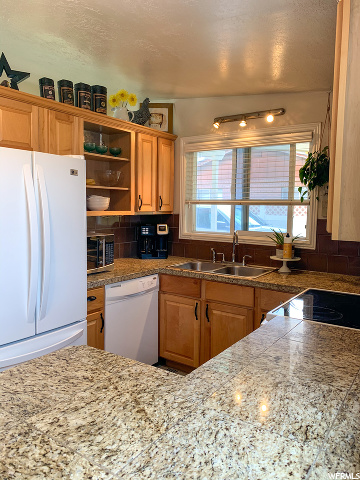 8352 S Bryce Dr E, Sandy, UT 84070 — photo 12