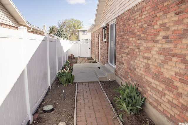 866 E Grenoble Dr, Midvale, UT 84047 — photo 2