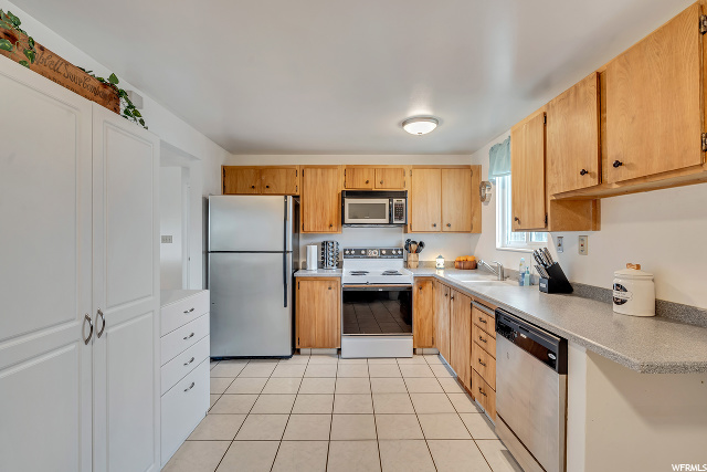24 E 825 N, Layton, UT 84041 — photo 7