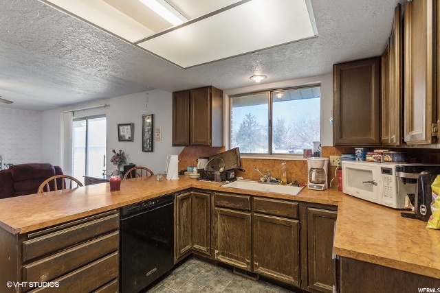 302 W 1900 N, Sunset, UT 84015 — photo 8