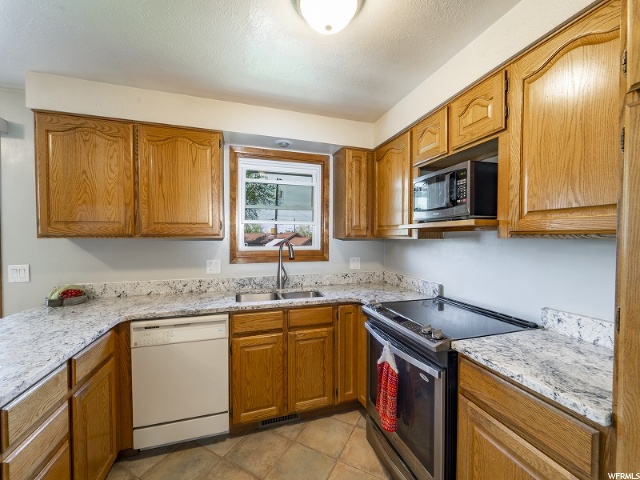 32 W 900 N, Bountiful, UT 84010 — photo 9