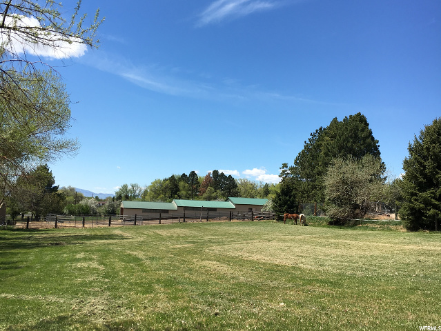525 W Elberta Dr, Pleasant View, UT 84414 — photo 2