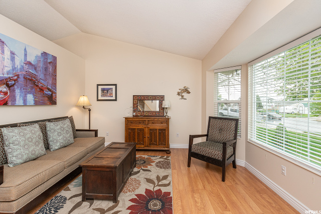 571 S 900 E, Layton, UT 84041 — photo 4